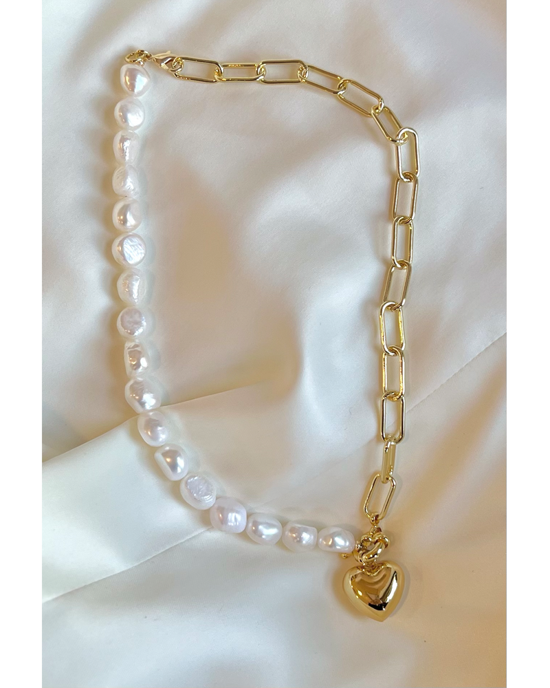 EXTRA LARGE CLIP AND PEARL NECKLACE W/CHARM