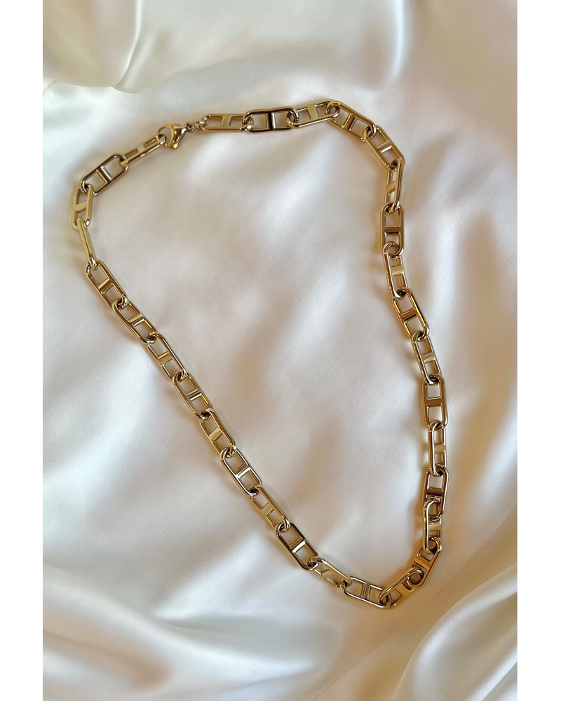 A LA DESIGNER 'C" NECKLACE