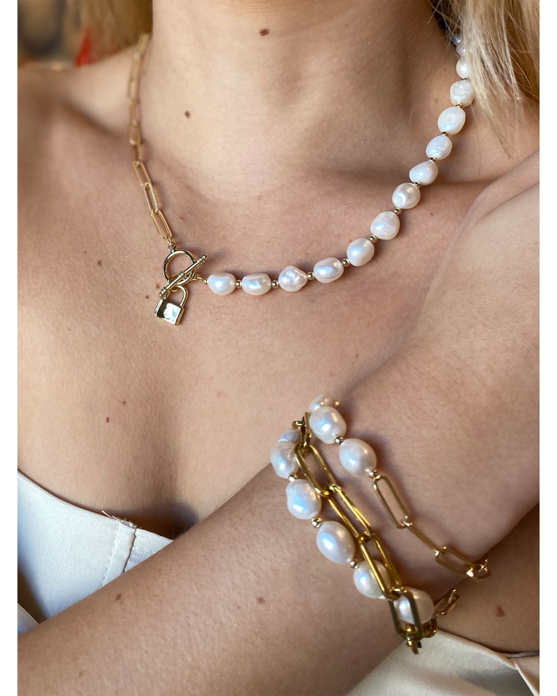 MB036-C11  CLIP AND PEARL BRACELET